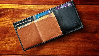 The Hi-Jak Wallet (Gimmick and Online Instructions) by Secret Tannery
