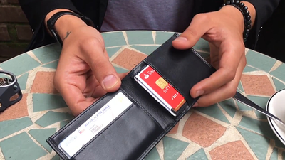 Minimal Wallet by Alan Wong & Pablo Amira - Mystique Factory