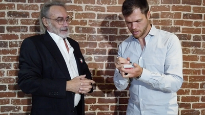 Card Collector (Gimmicks and Online Instructions) by Jean-Pierre Vallarino